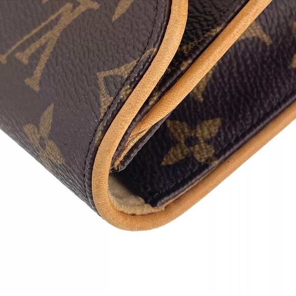 Louis Vuitton Florentine - Picture 6 of 15
